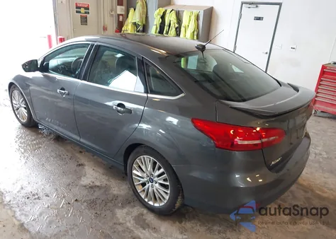 2015 Ford Focus Titanium из США, поврежденный, VIN 1FADP3J22FL260718